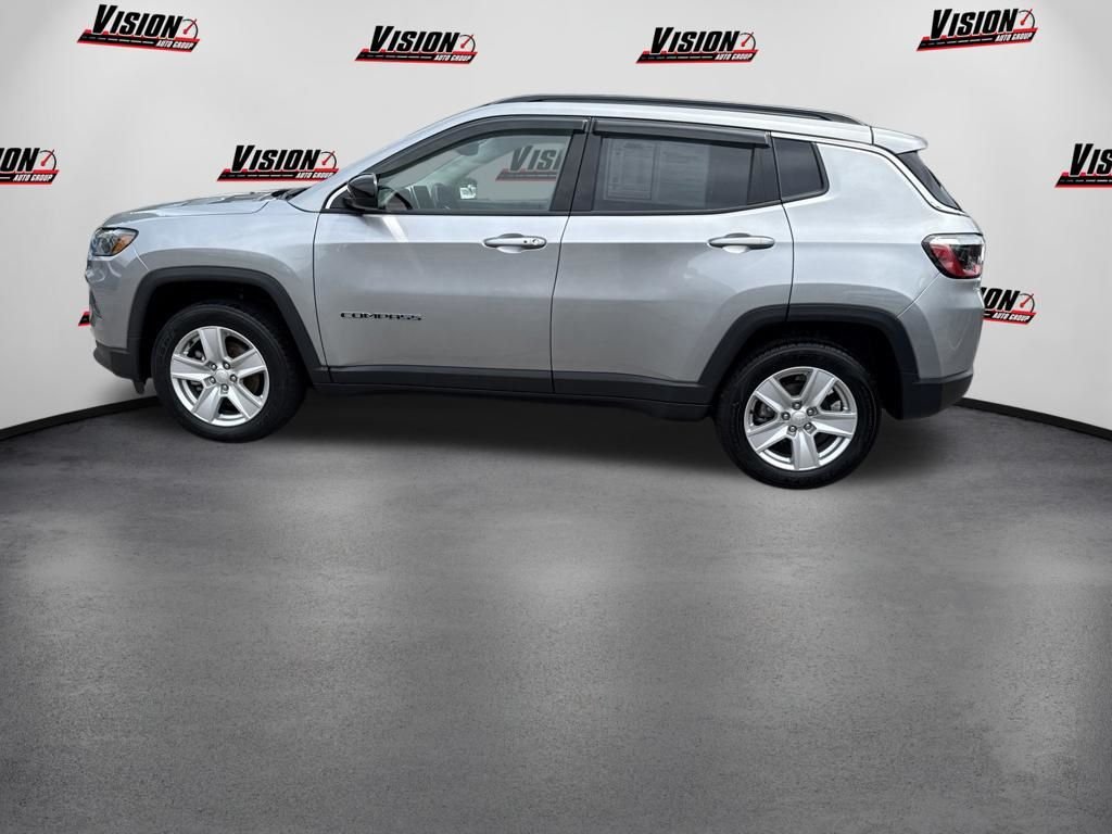Used 2022 Silver Jeep Latitude image 8