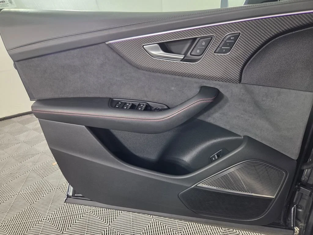 Used 2024 Daytona Gray Pearl Effect Audi 4.0T image 19