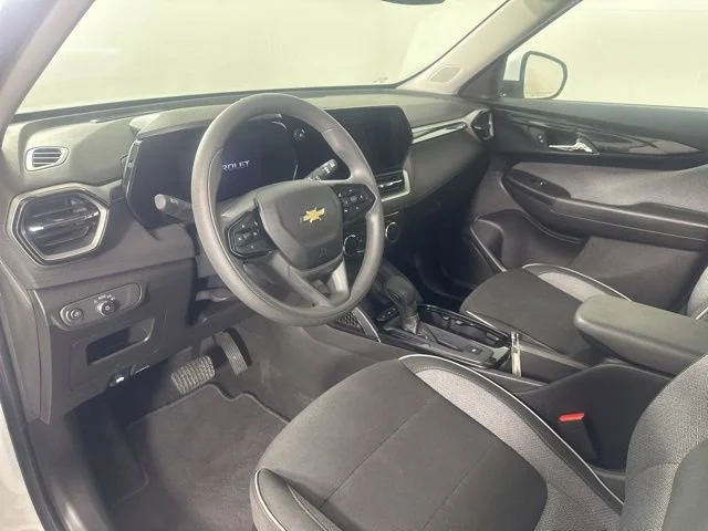 Used 2025 Summit White Chevrolet LT image 8