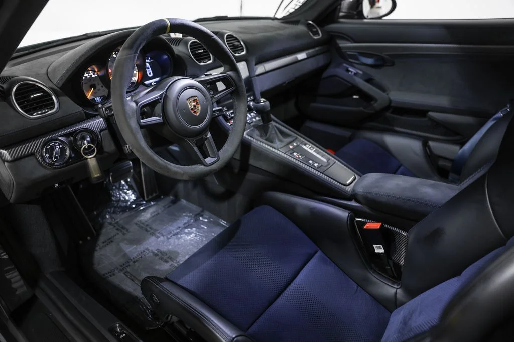 2025 Porsche 718 GT4 RS - Photo 28