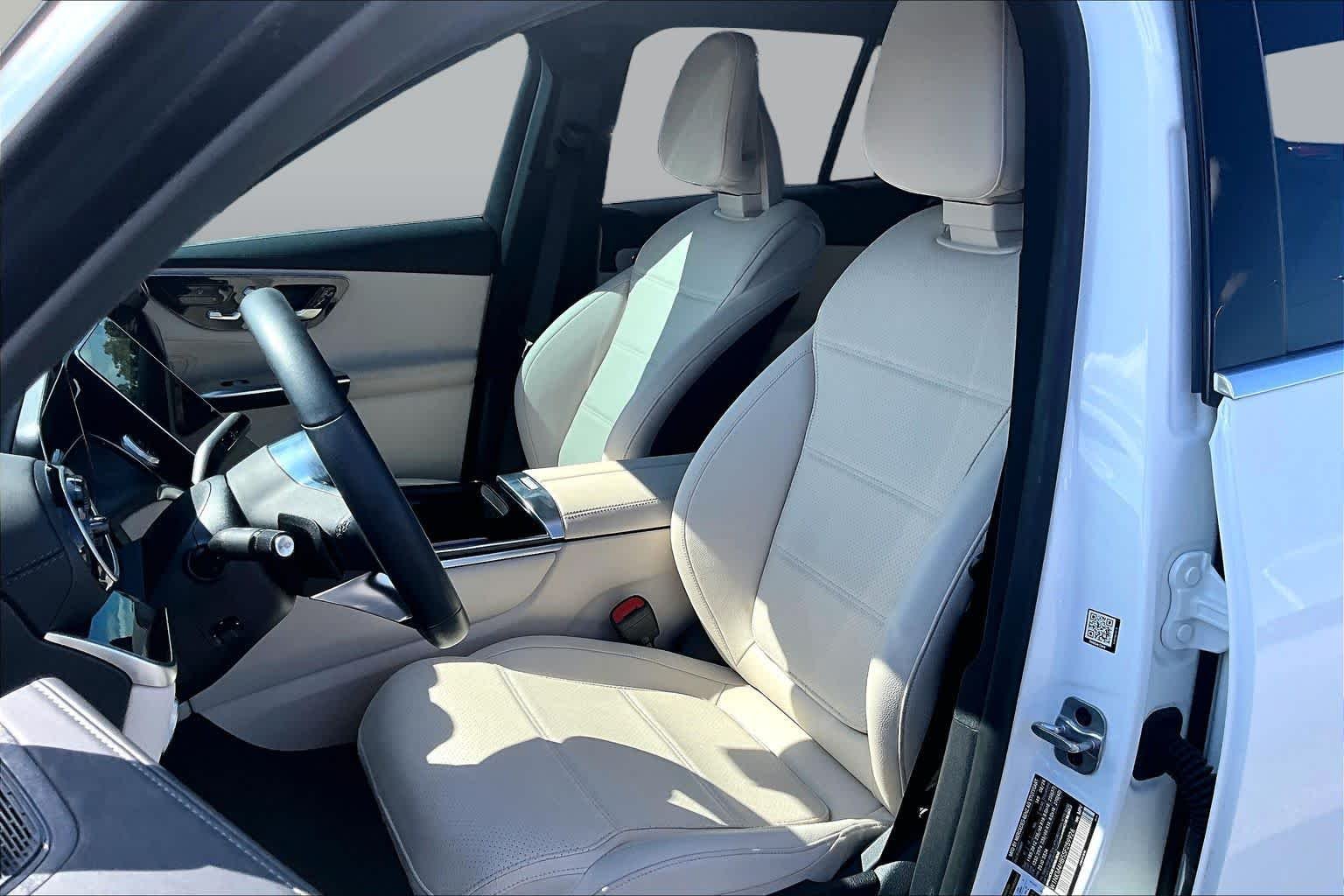 Certified Pre-Owned 2025 Mercedes-Benz GLC 300