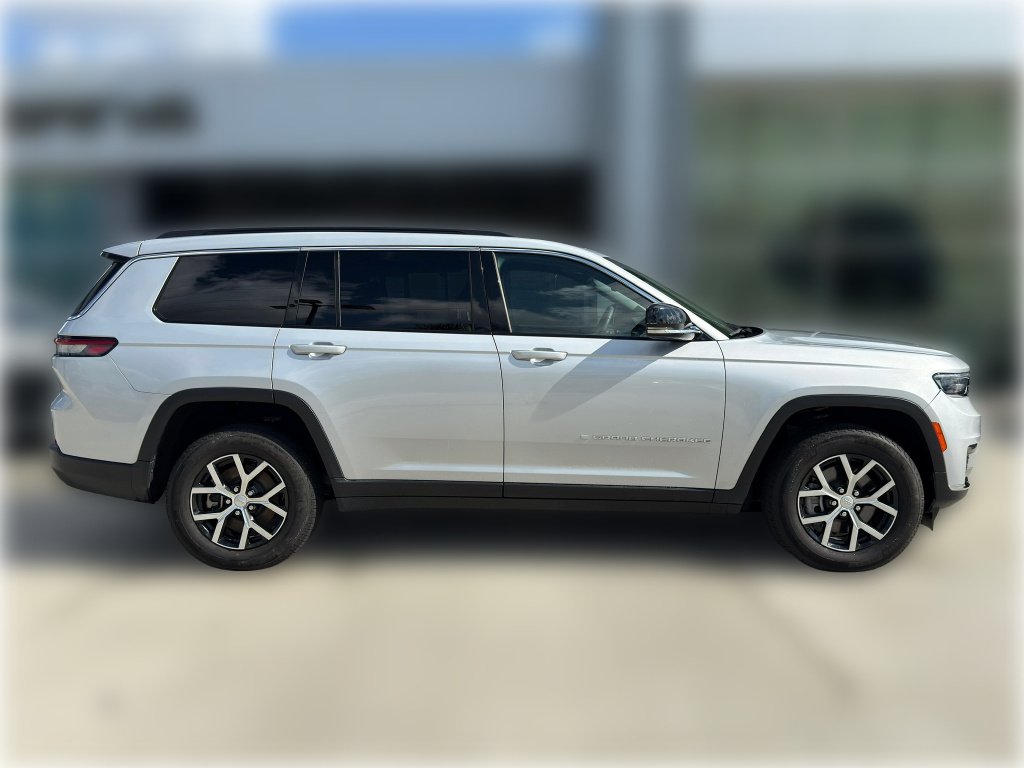 Used 2024 Silver Zynith Clear Coat Jeep Limited image 9