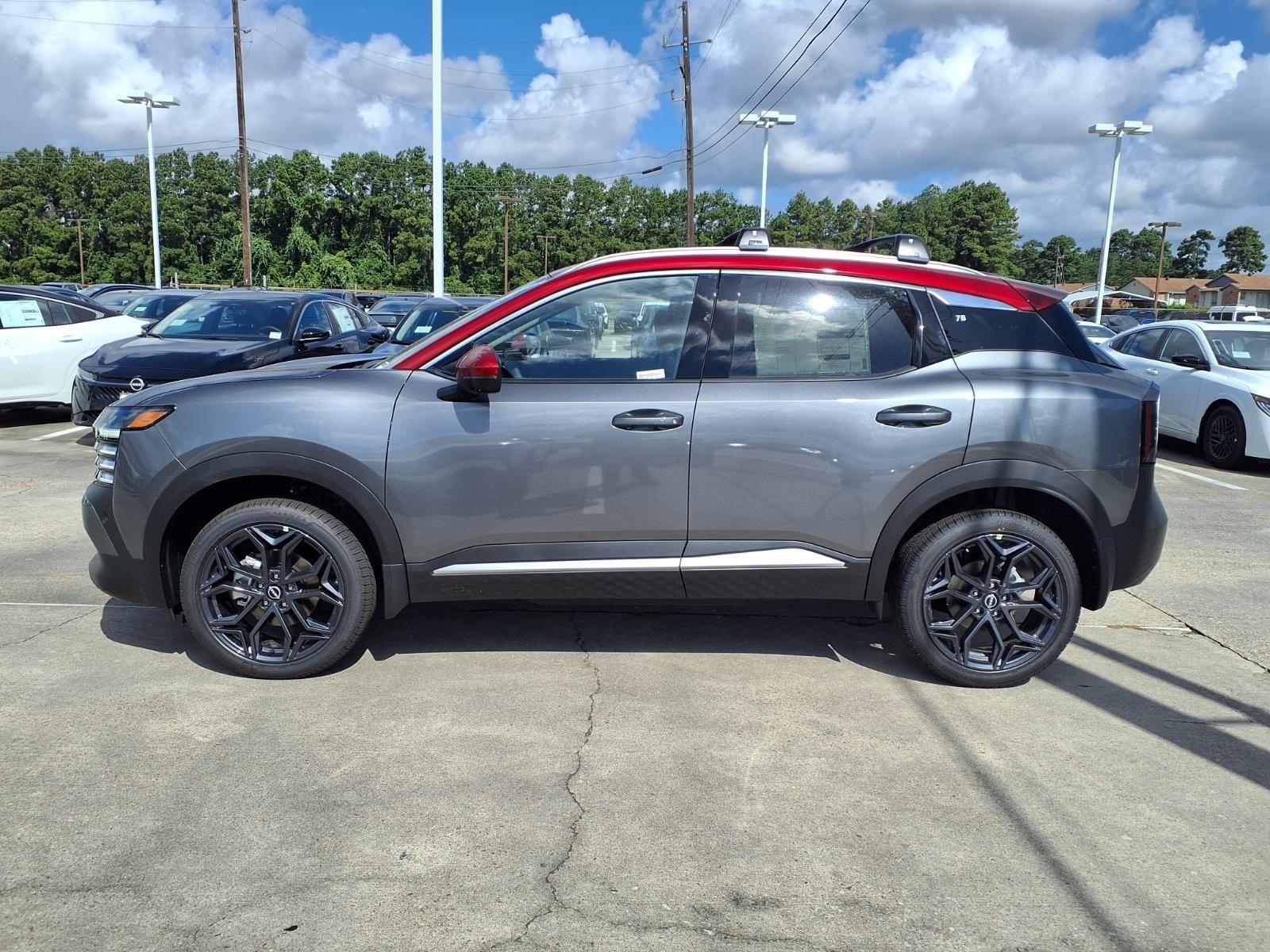 New 2026 Gun Metallic / Scarlet Ember Tintcoat Two-tone Nissan SR image 8