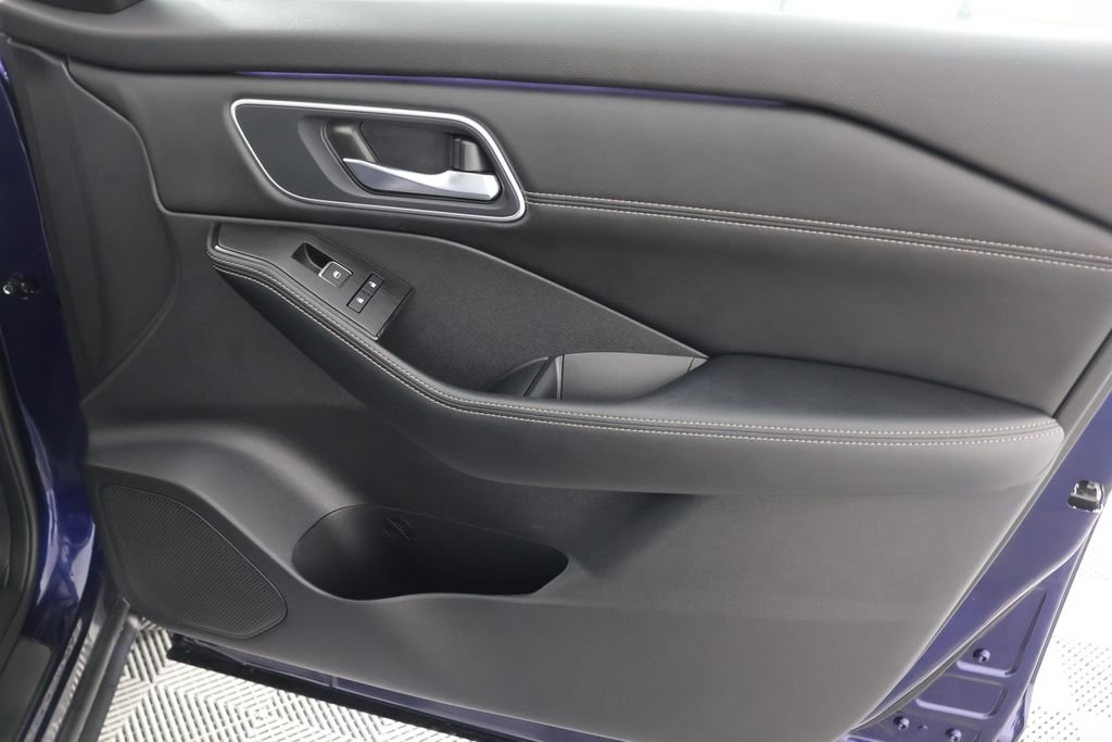 Used 2024 Deep Ocean Blue Nissan Platinum image 28