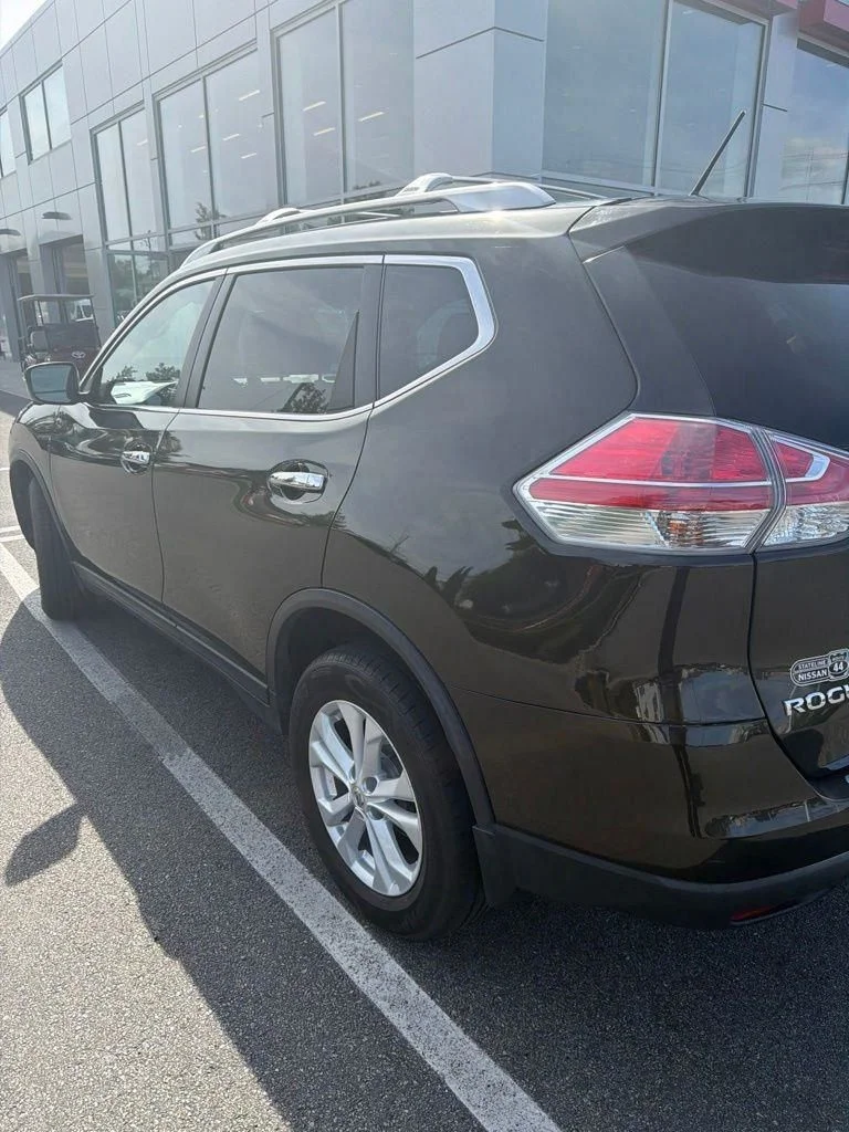 Used 2016 Black Nissan SV image 5