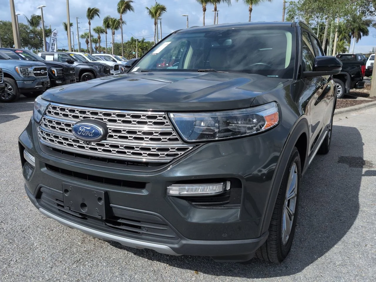 Used 2022 Green Metallic Ford Limited image 9