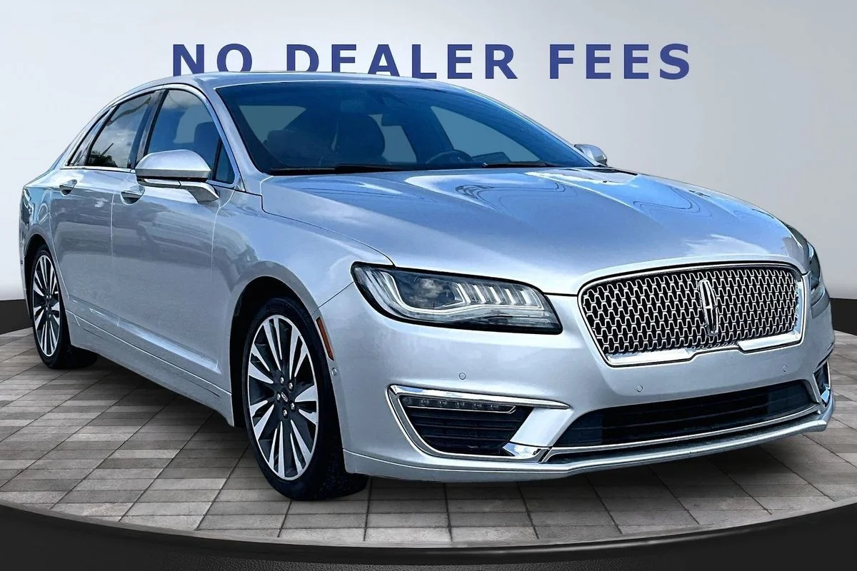 Used 2019 Silver Lincoln Reserve II image 3