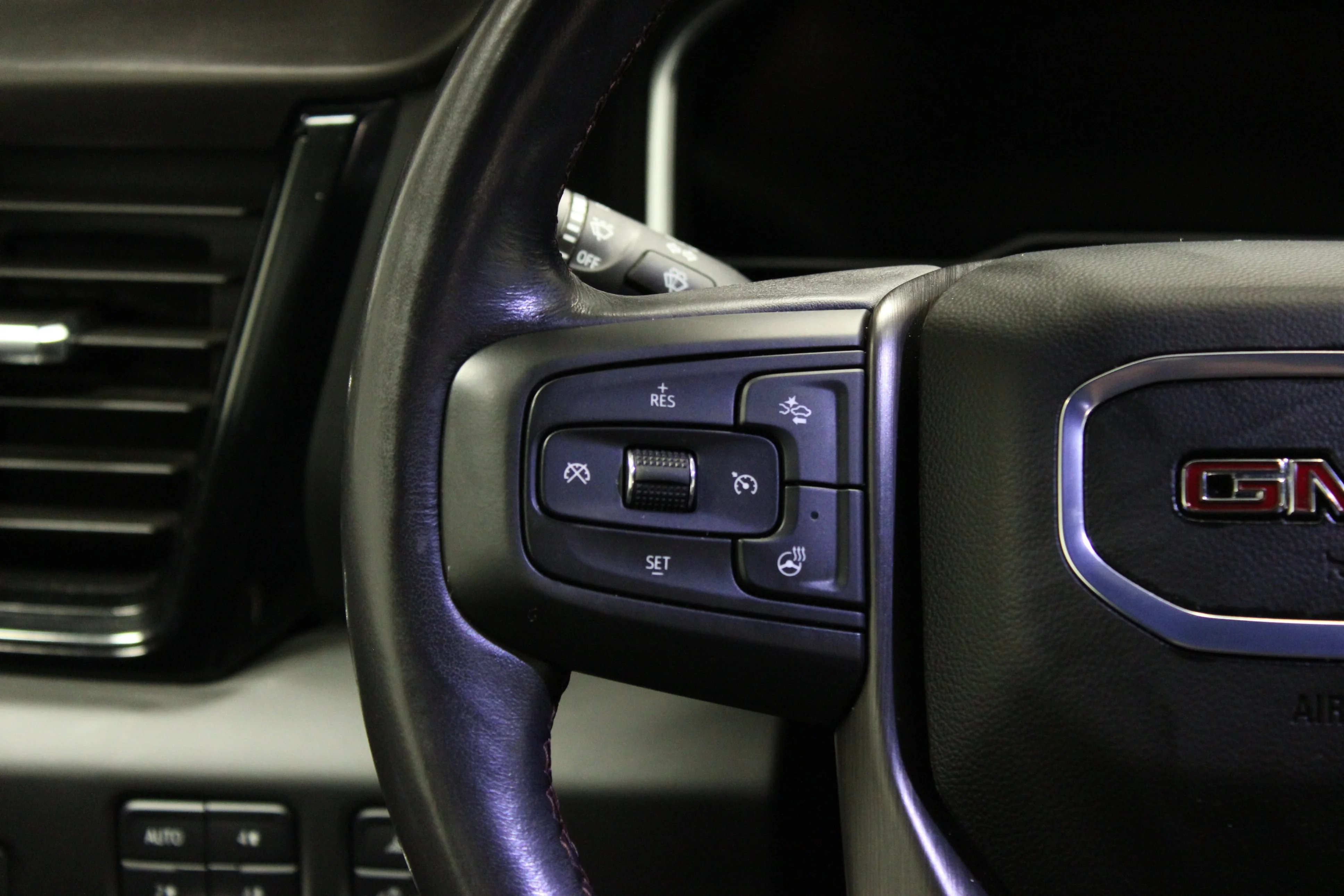 Used 2025 Onyx Black GMC AT4X image 26