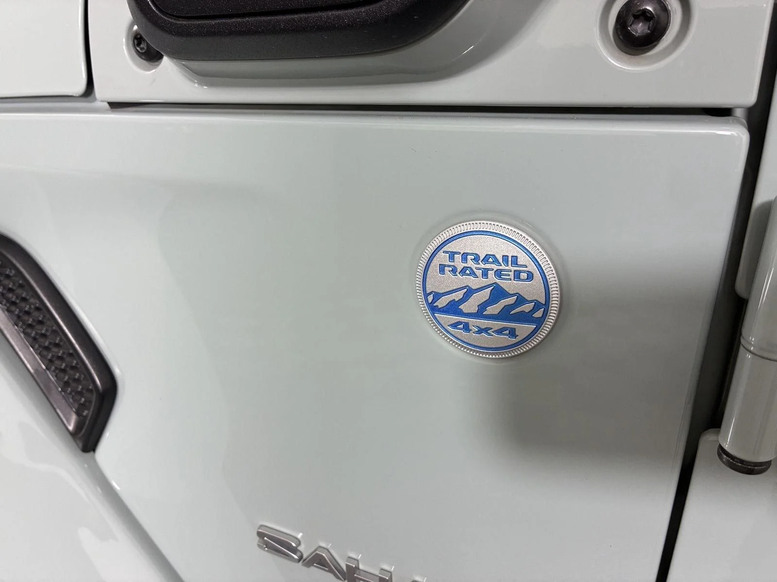 Used 2024 Earl Clearcoat Jeep Sahara image 13
