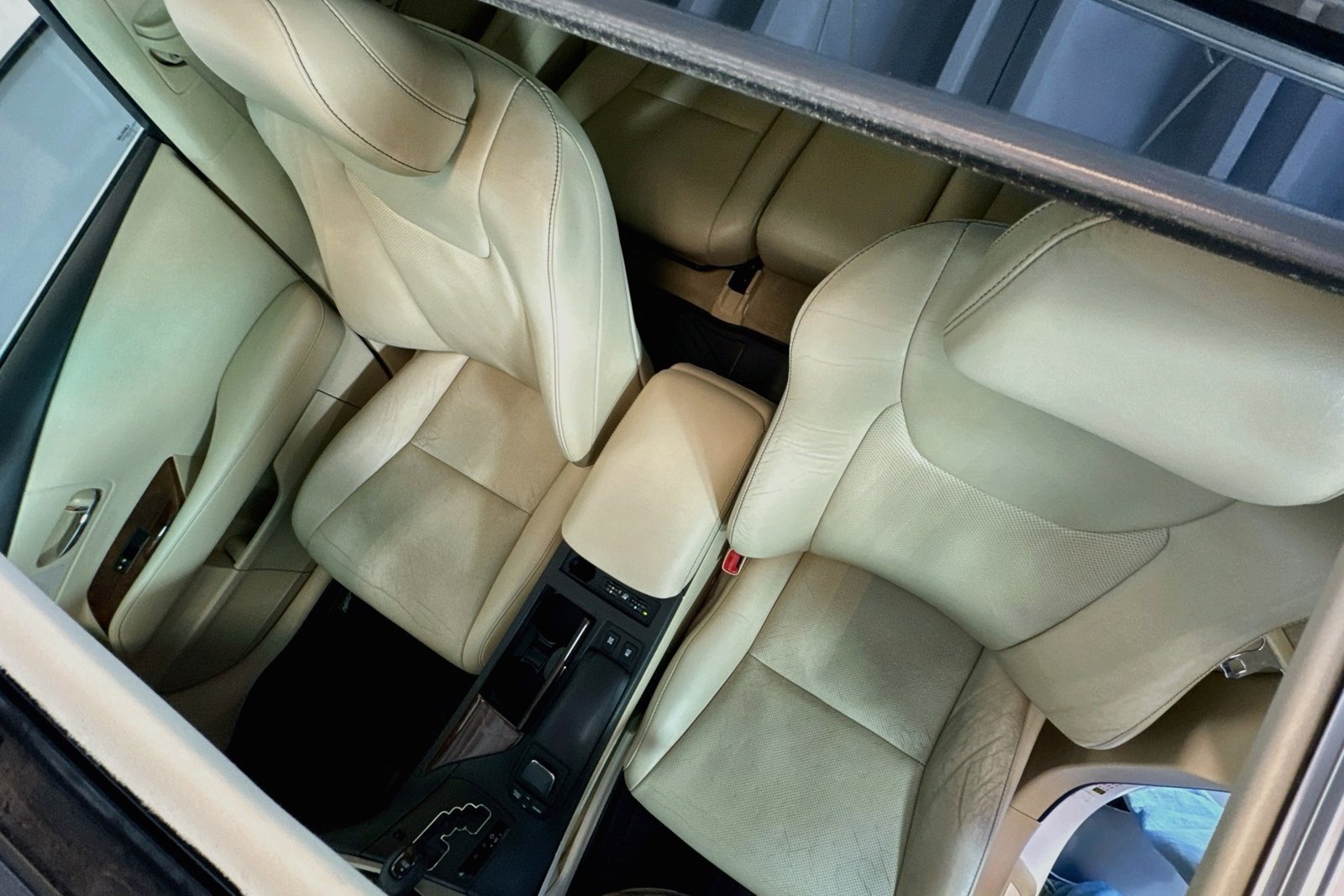 Used 2013 Starfire Pearl Lexus  image 19