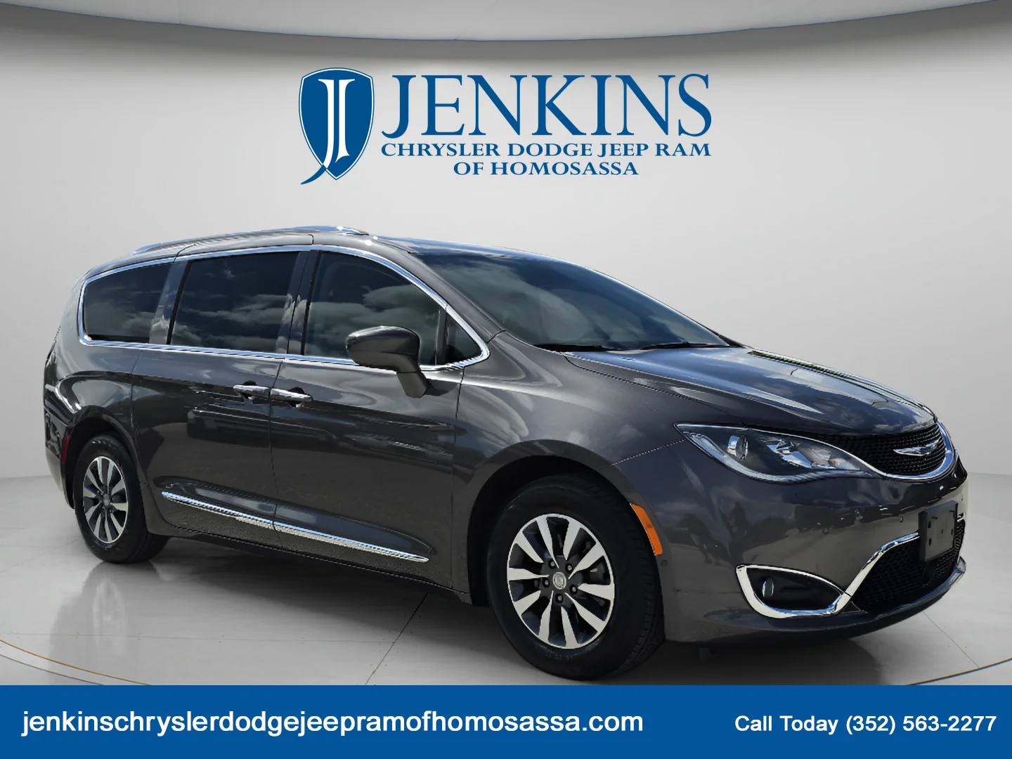 Used 2020 Granite Crystal Metallic Clearcoat Chrysler Touring L Plus image 2