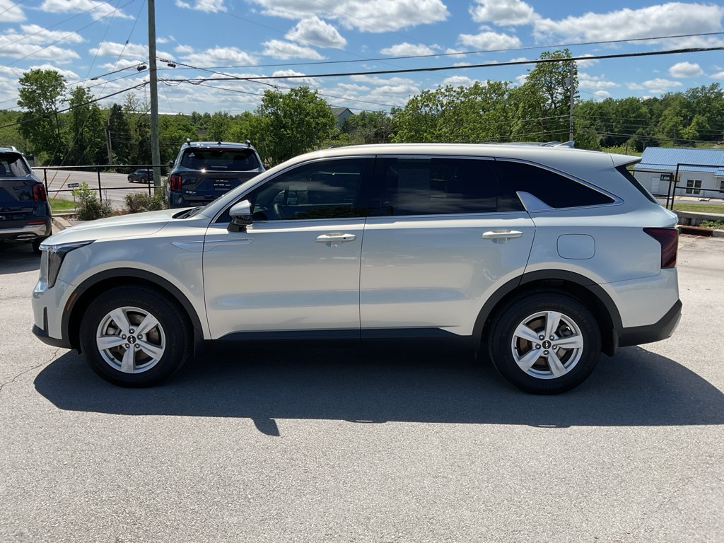 Used 2026 Ivory Silver Kia LX image 6
