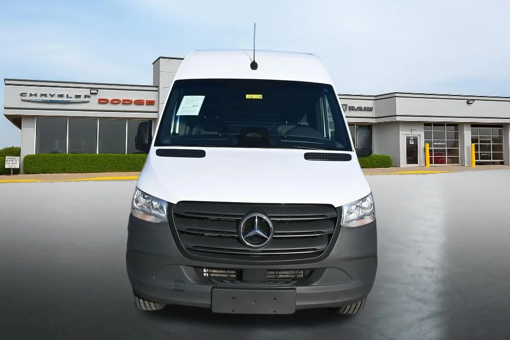 Used 2025 White Mercedes-Benz Cargo 144 WB image 8