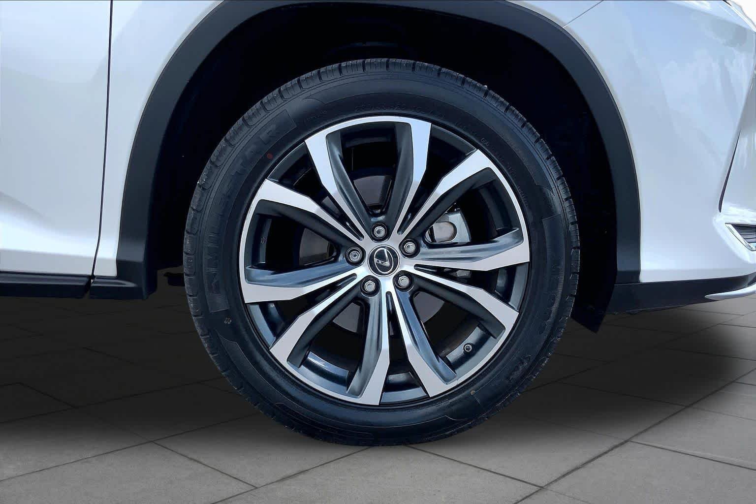Used 2021 Eminent White Pearl Lexus  image 11