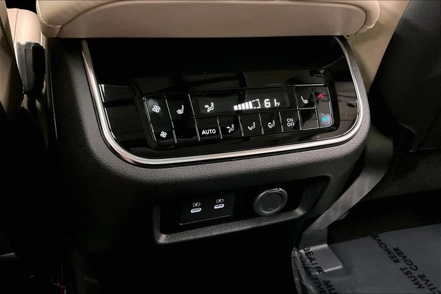 New 2026 Coulis Red Pearl/Super Black Nissan Platinum Reserve image 24