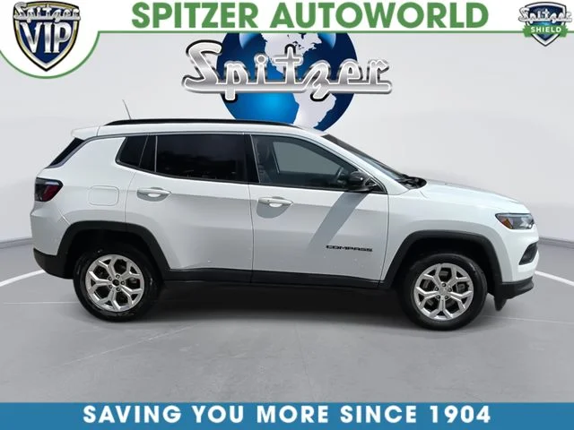 Used 2024 White/off-white Jeep Latitude image 10