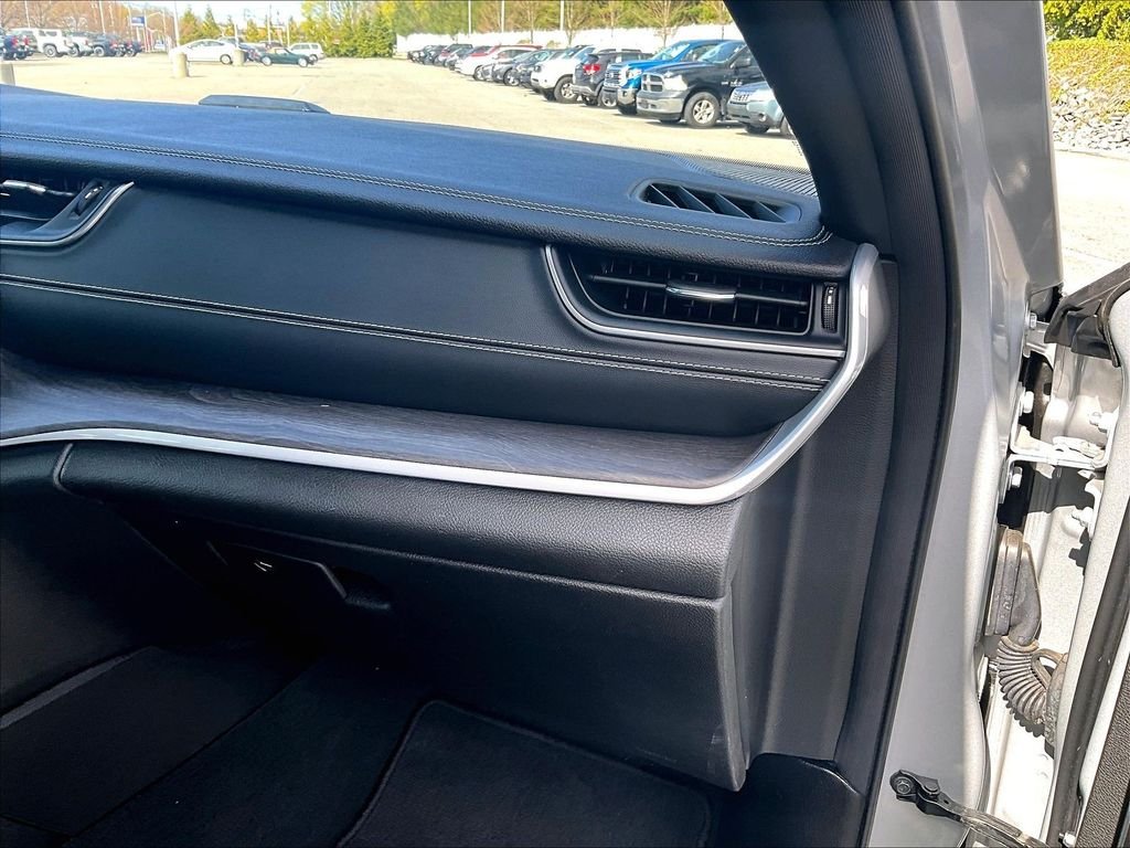 Used 2024 Silver Jeep 4xe image 13
