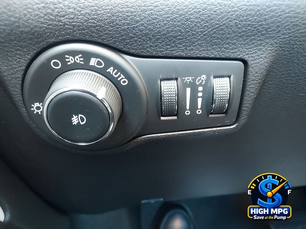 Used 2025 White Jeep Limited image 19
