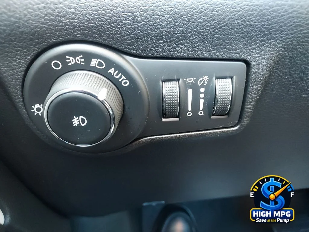 Certified Used 2025 White Jeep Limited image 19