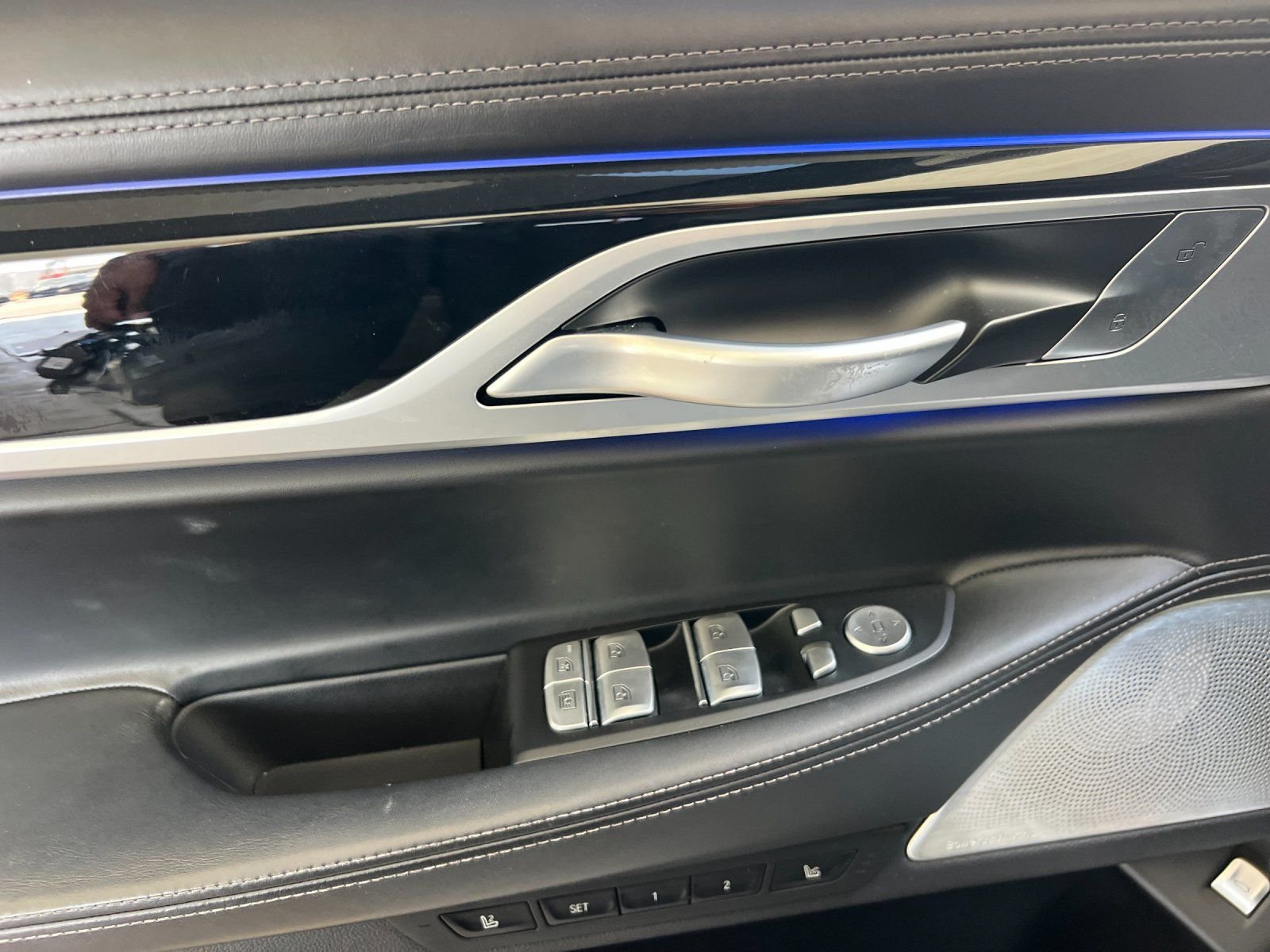 2021 BMW 7 Series M760i - Photo 10