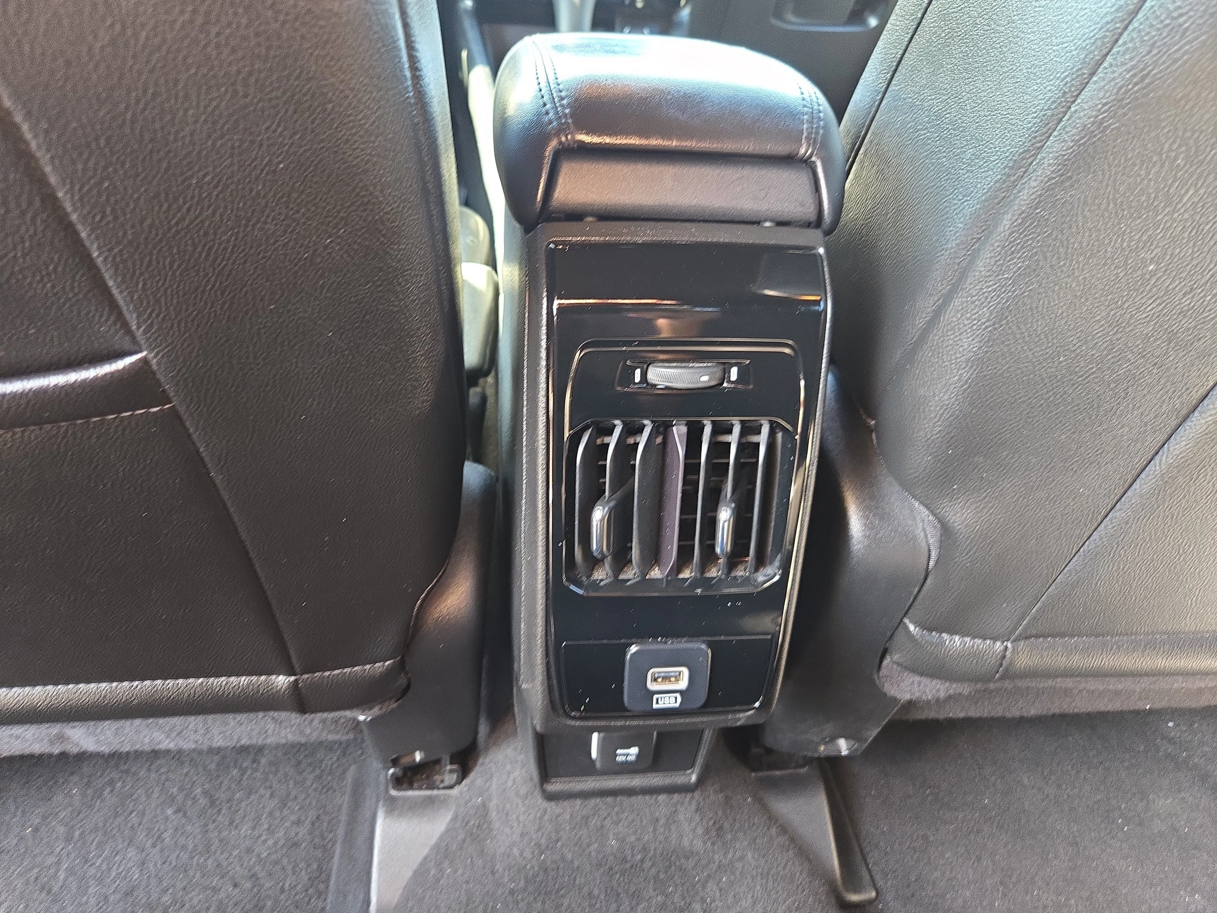 Certified Used 2024 Silver Jeep Latitude image 17