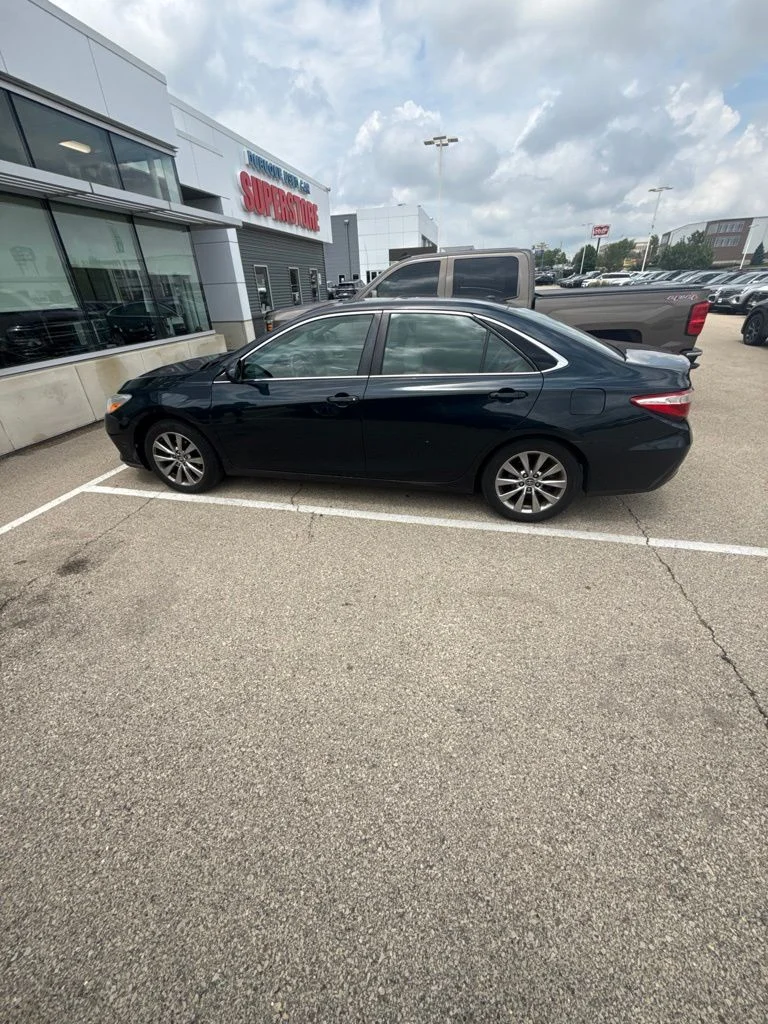 Used 2017  Toyota XLE image 5