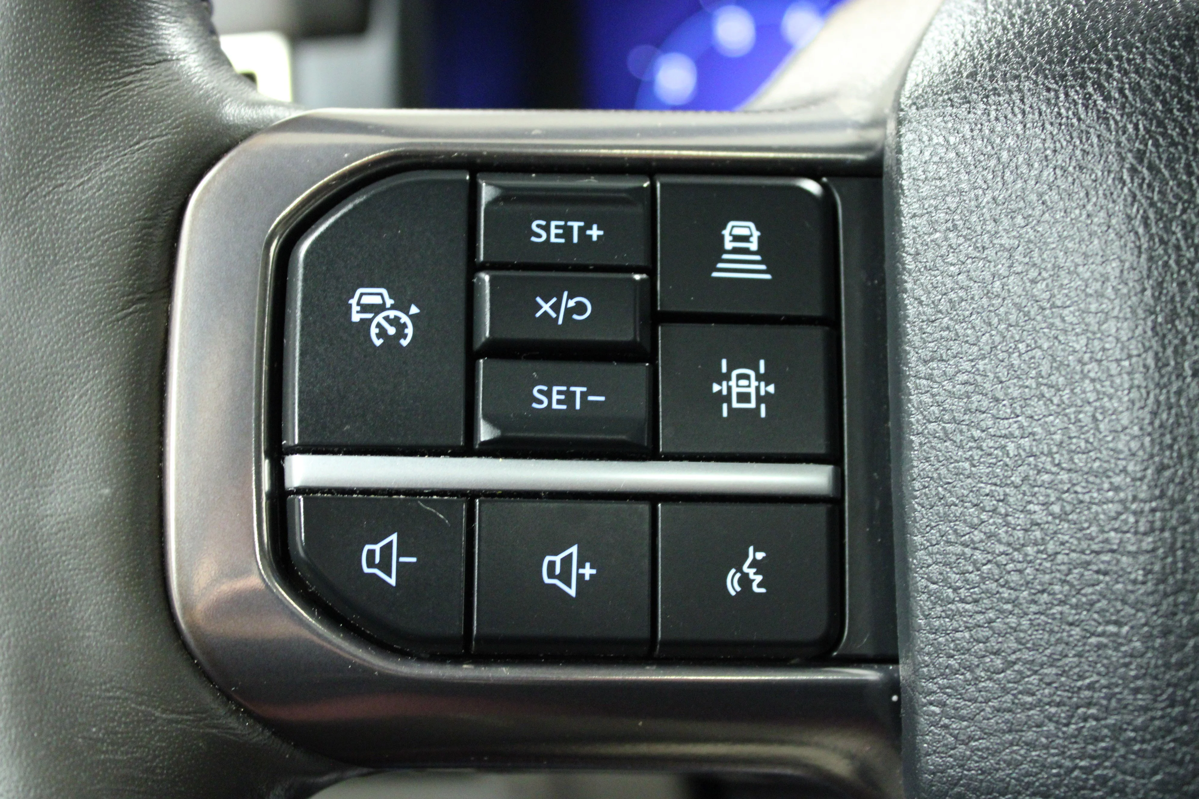 Used 2024 Star White Metallic Tri-Coat Ford Platinum image 22