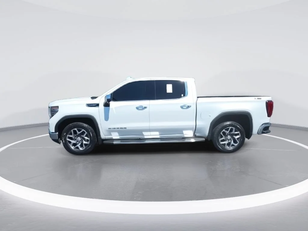 Used 2024 White GMC SLT image 5