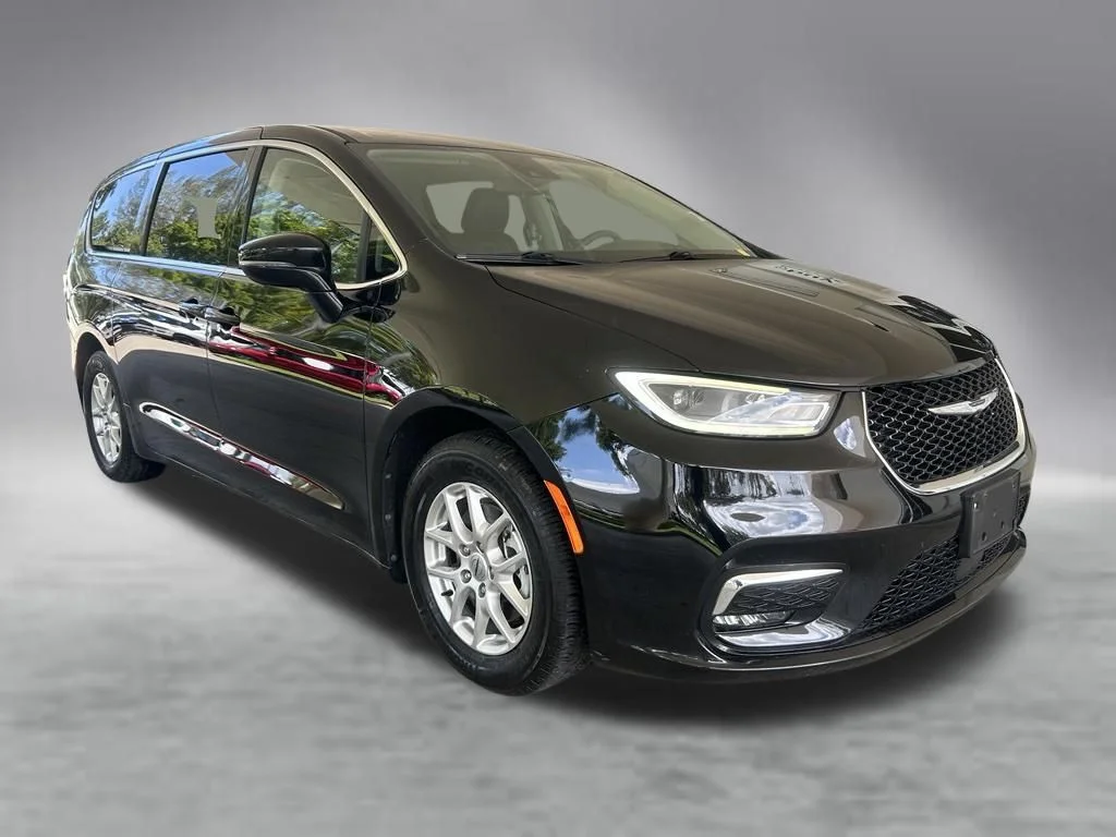 Used 2024 Black Chrysler Touring L image 2