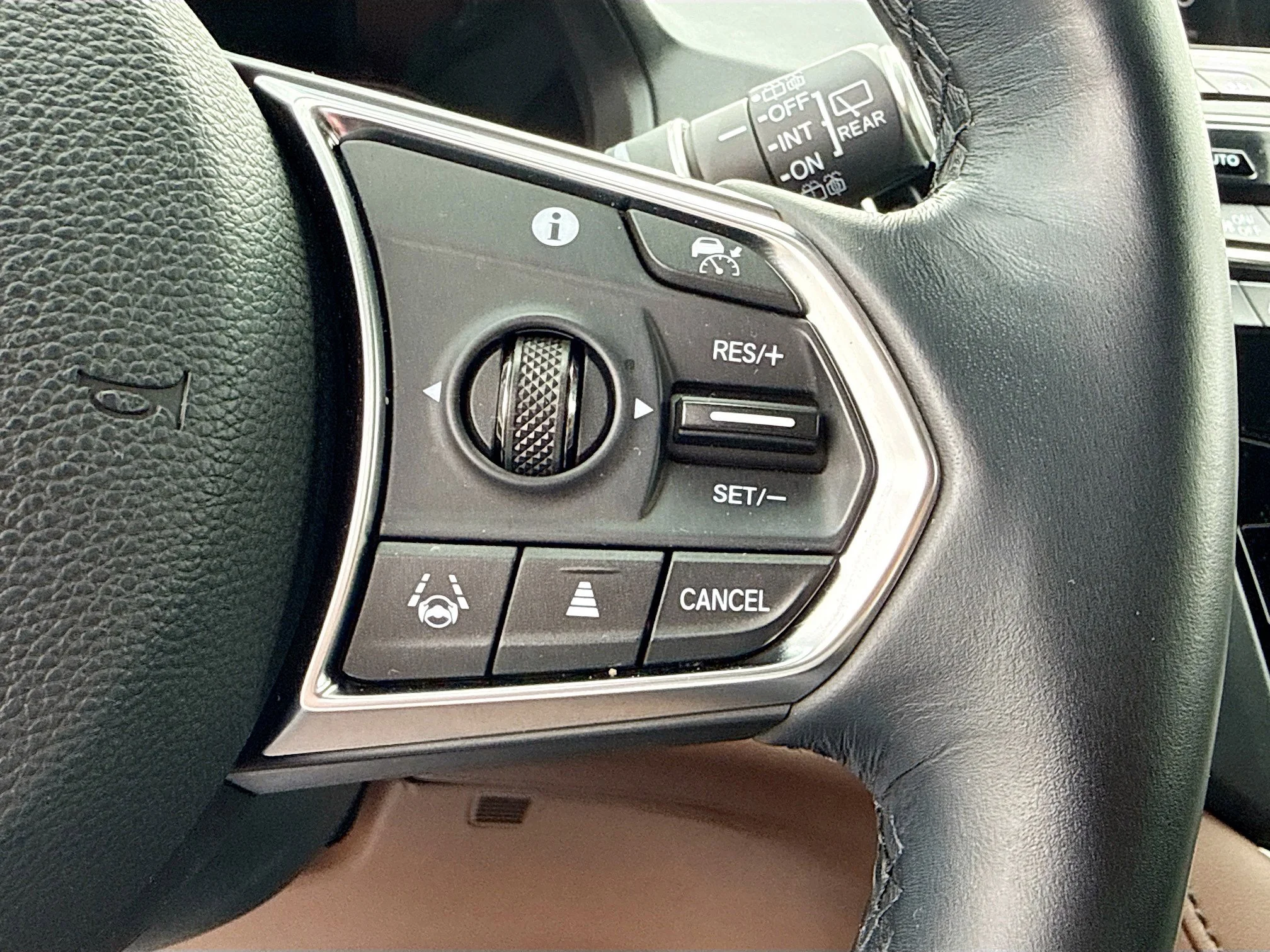 Used 2025 Platinum White Pearl Acura w/Advance Package image 39