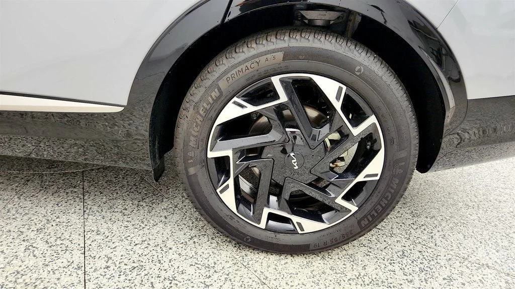 Used 2025 Wolf Gray Kia SX-Prestige FWD image 9