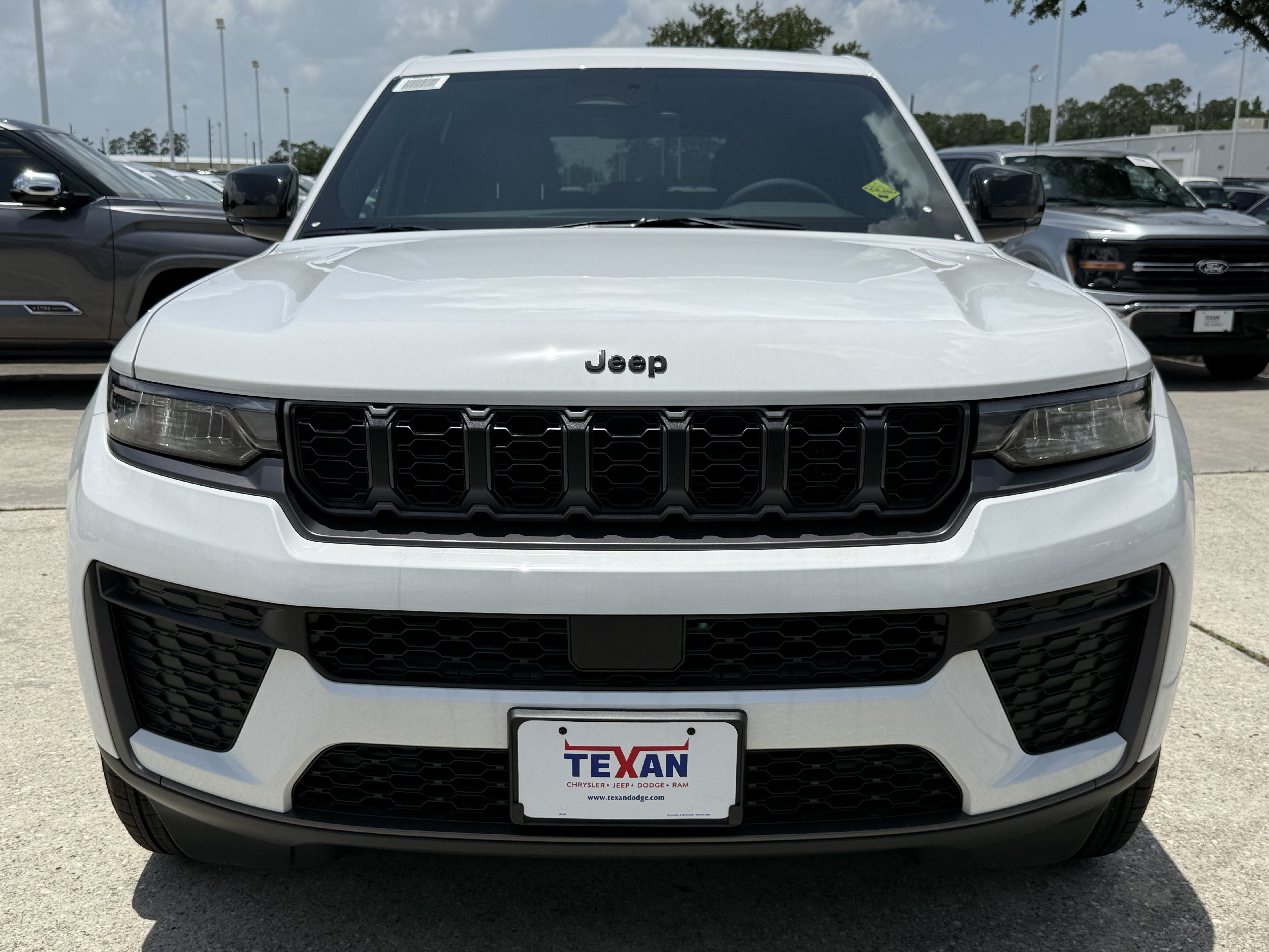 New 2026 Bright White Clearcoat Jeep Laredo Altitude image 6