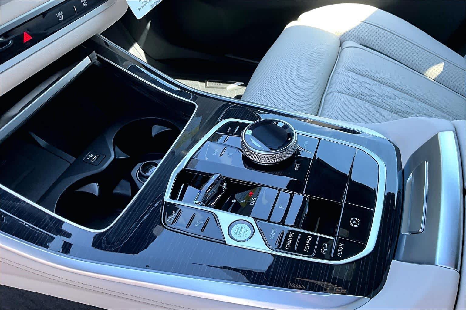 New 2026 Mineral White Metallic BMW xDrive40i image 7