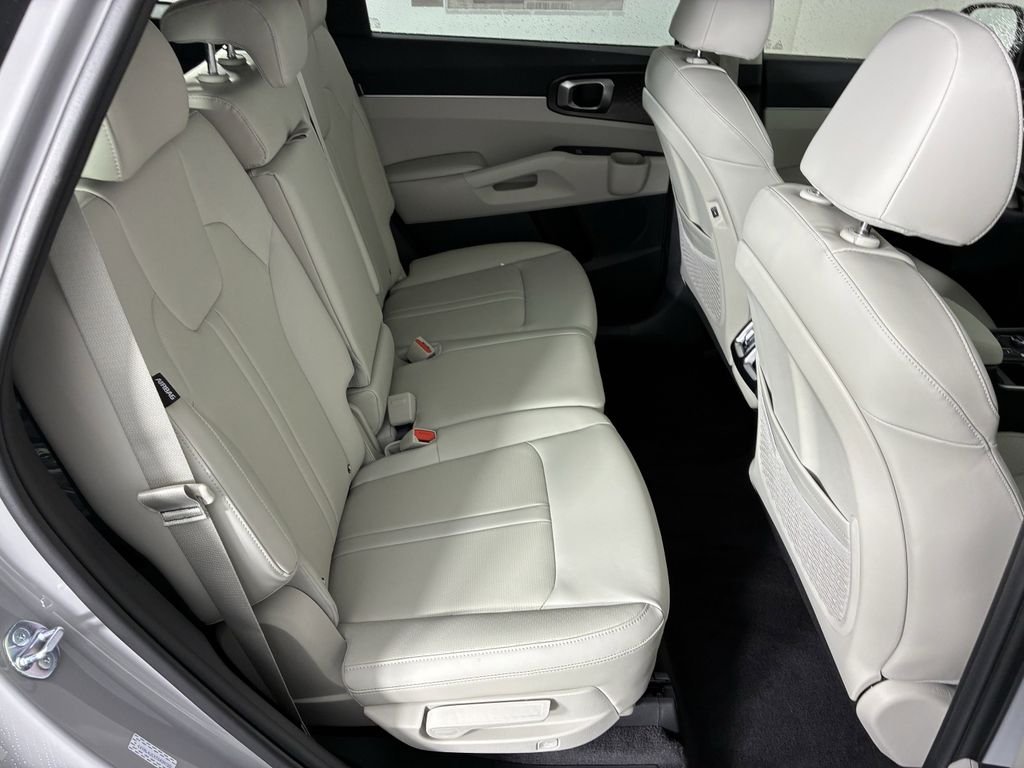New 2026 Wolf Gray Kia S image 31