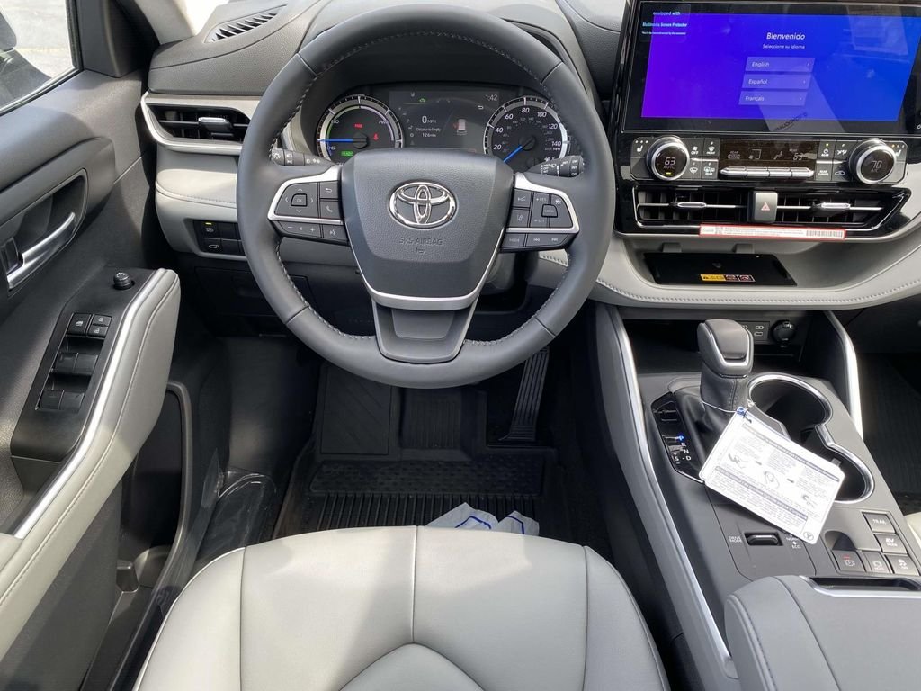 Used 2026 Beige Toyota XLE image 4
