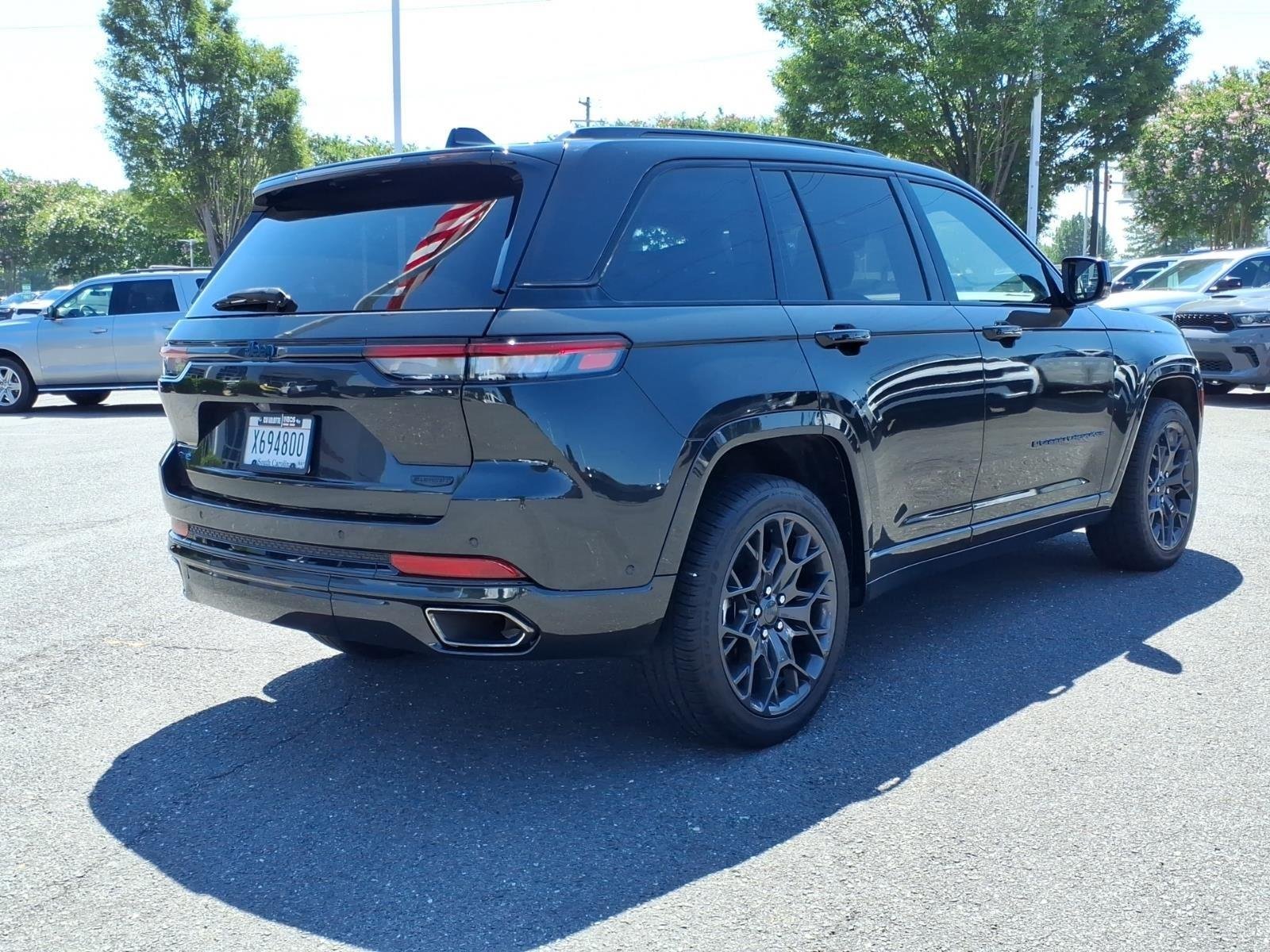 Used 2023 Rocky Mountain Pearlcoat Jeep Summit image 2