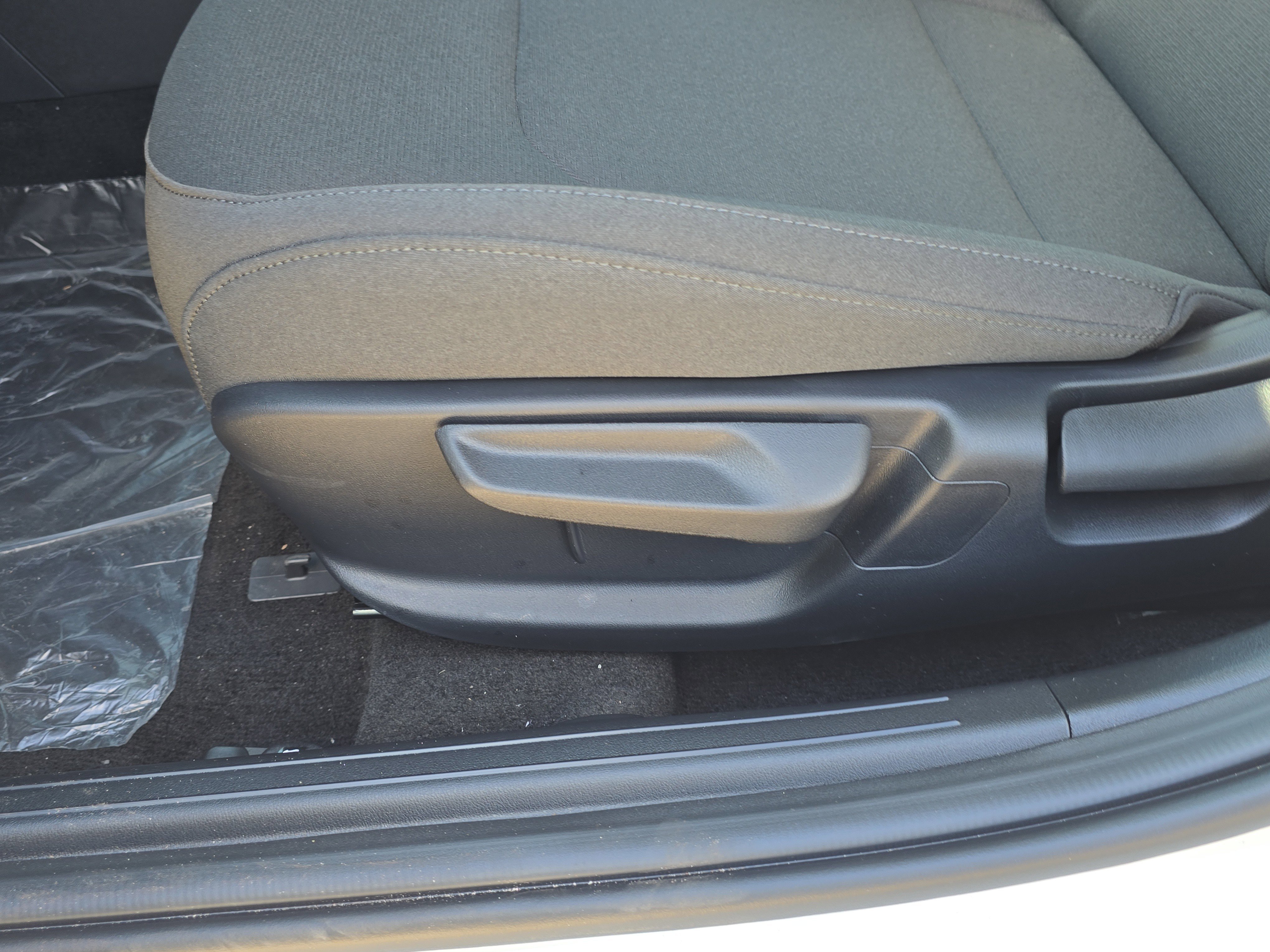 New 2026 Snow White Pearl Kia LXS image 20