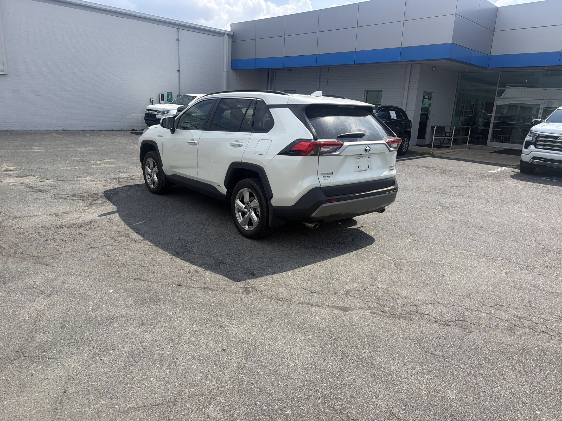 Used 2020  Toyota  image 3
