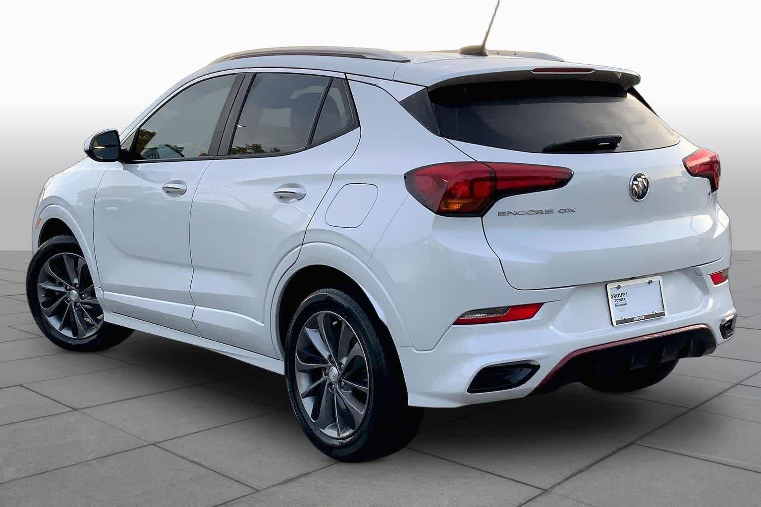 Used 2022 White Frost Tricoat Buick Select image 12
