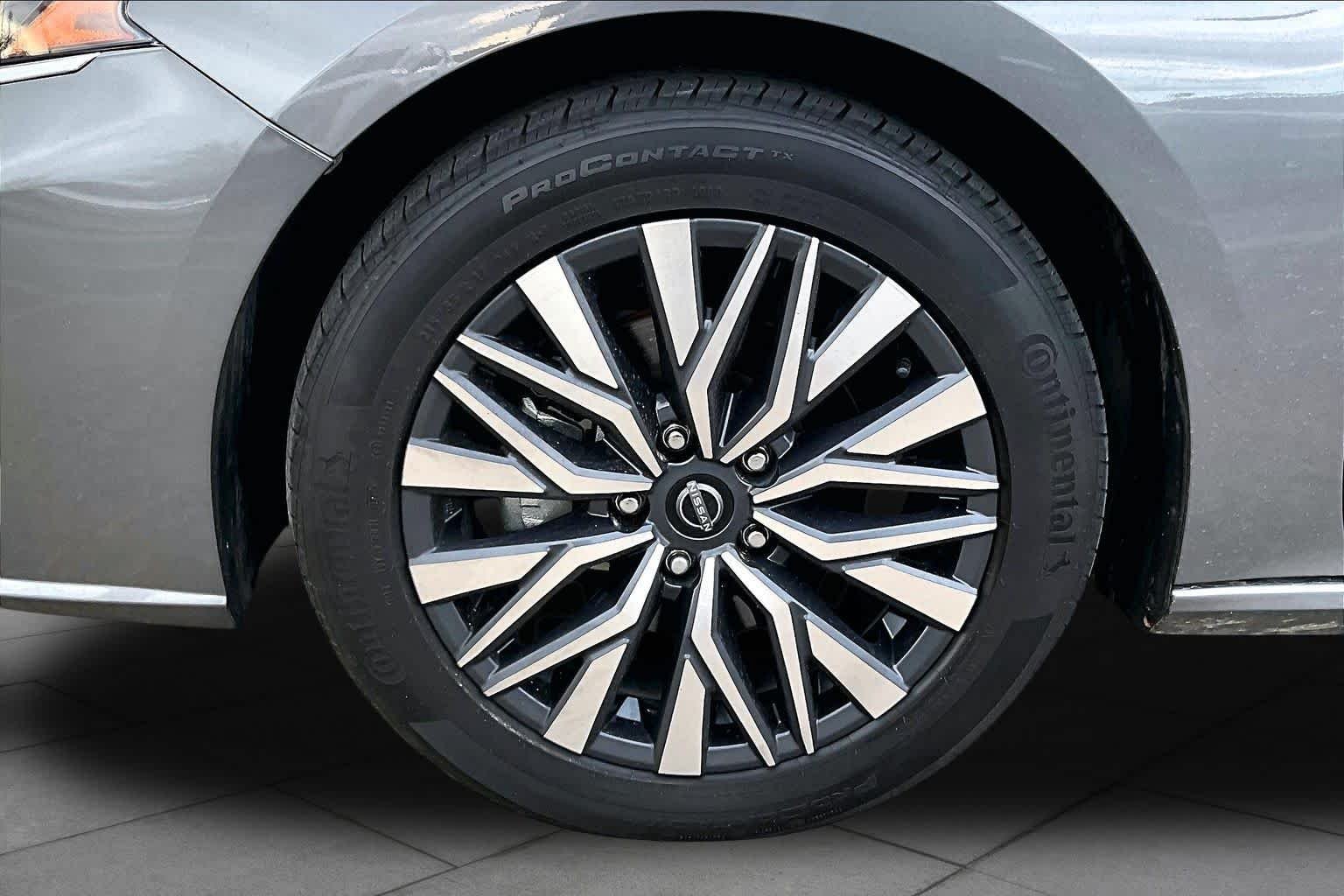 Used 2025 Gun Metallic Nissan SV image 10