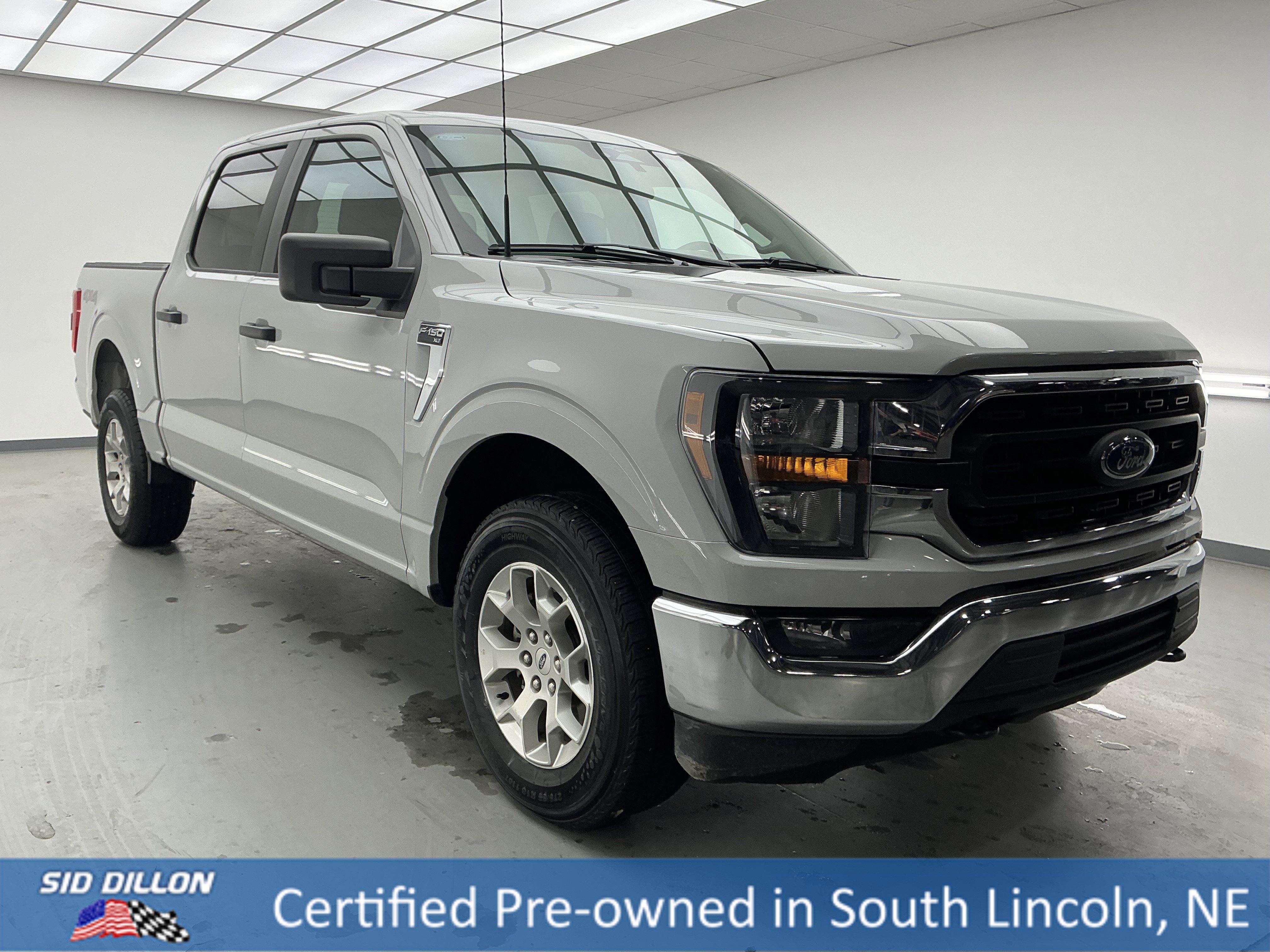 View vehicle photo 3