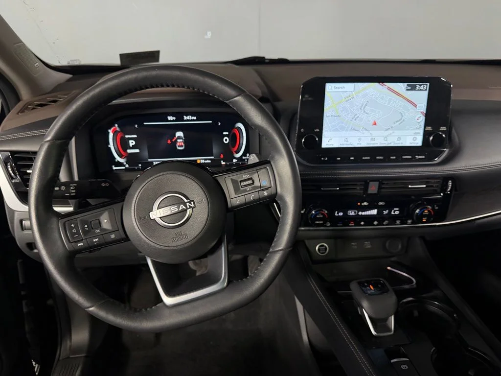 Used 2023 Black Nissan Platinum image 15