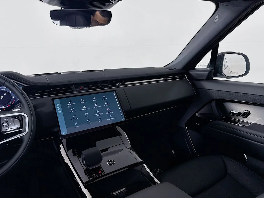 New 2026 Carpathian Grey Land Rover SE image 26