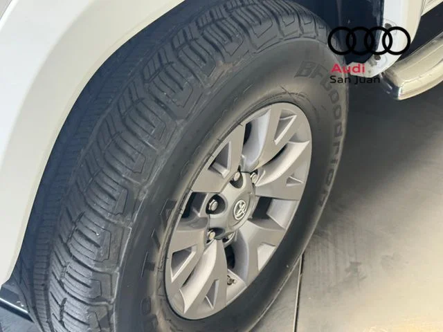 Used 2017 White Toyota SR5 image 5