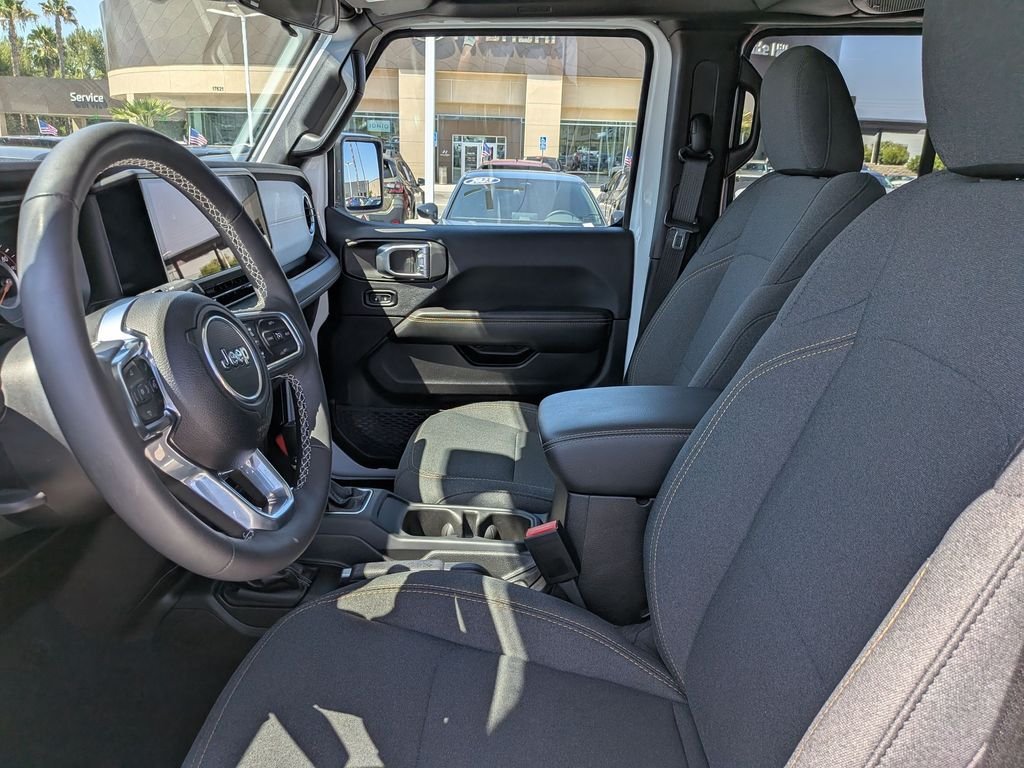 2025 Jeep Wrangler 4-Door Sahara - Photo 16