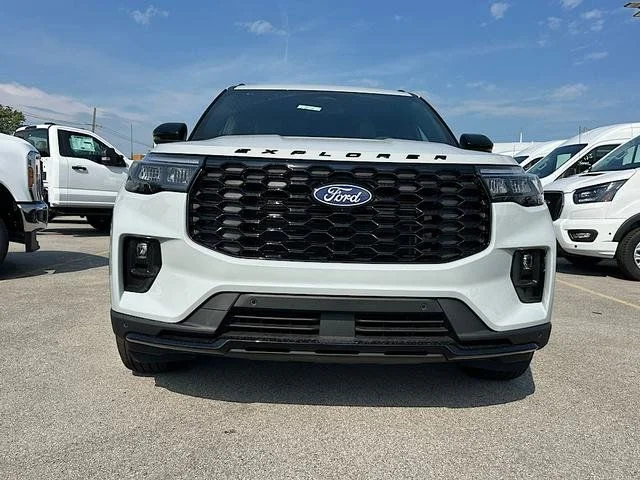 New 2027 White Ford 4DR 4WD ST-LINE image 29