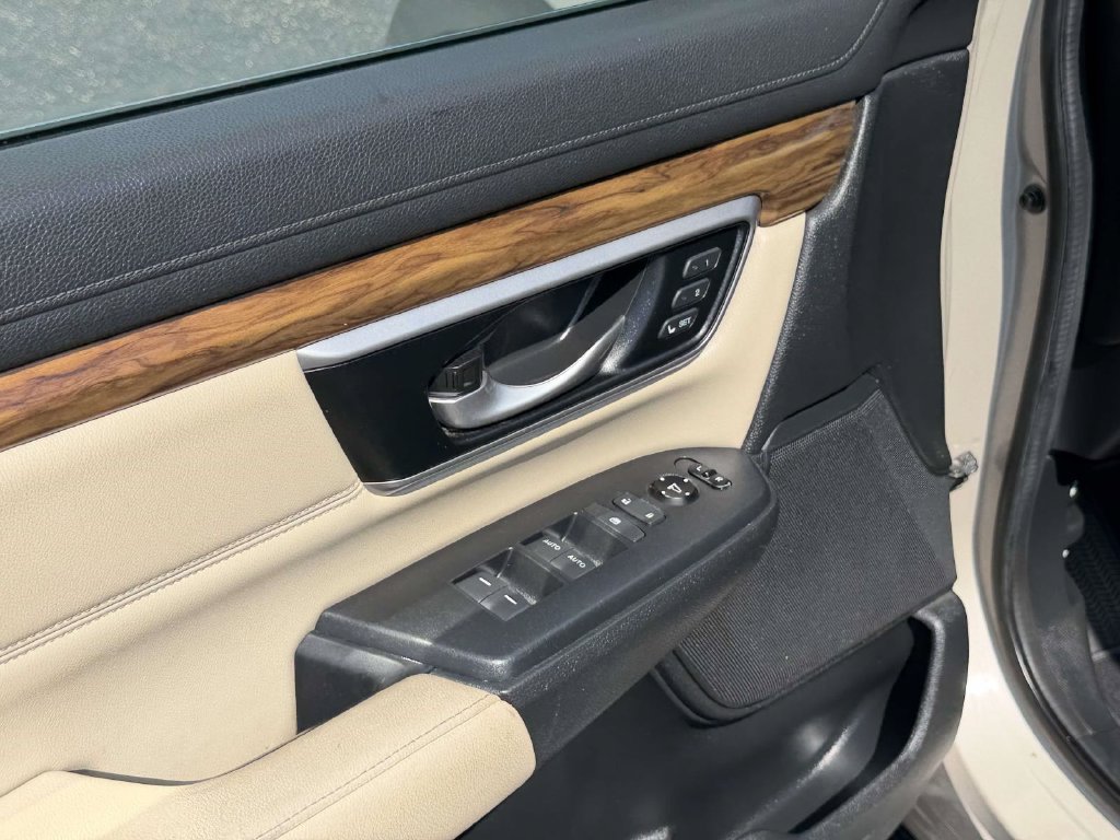 Used 2018  Honda Touring image 18
