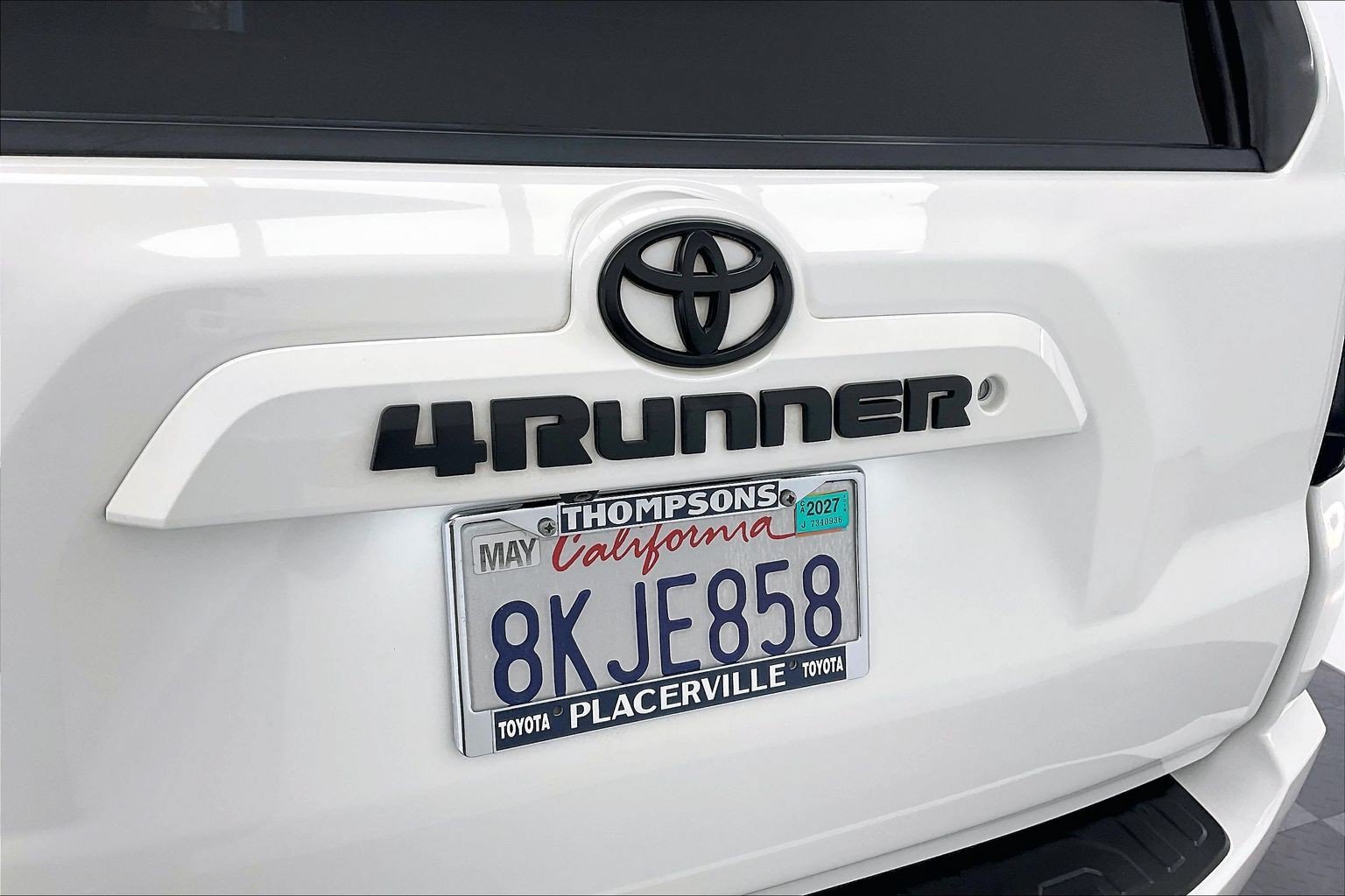 Used 2018 Super White Toyota SR5 image 32