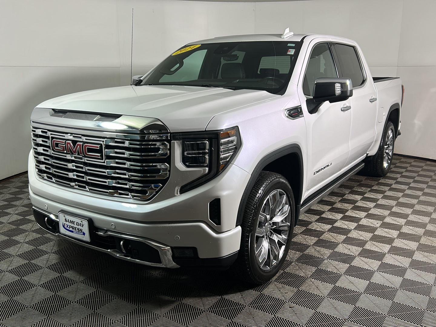 Used 2024 White Frost Tricoat GMC Denali image 12