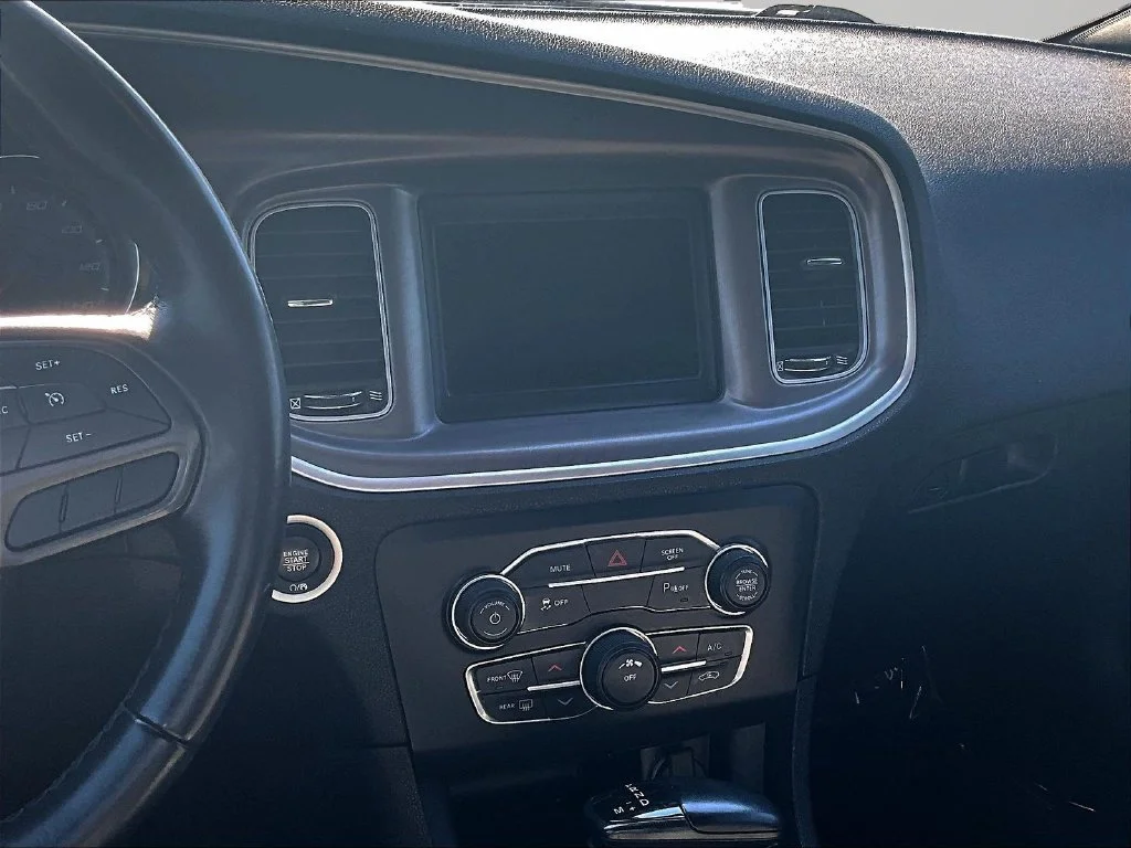 Used 2022 White Dodge SXT image 6